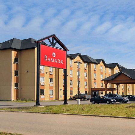 Ramada By Wyndham Cold Lake Esterno foto