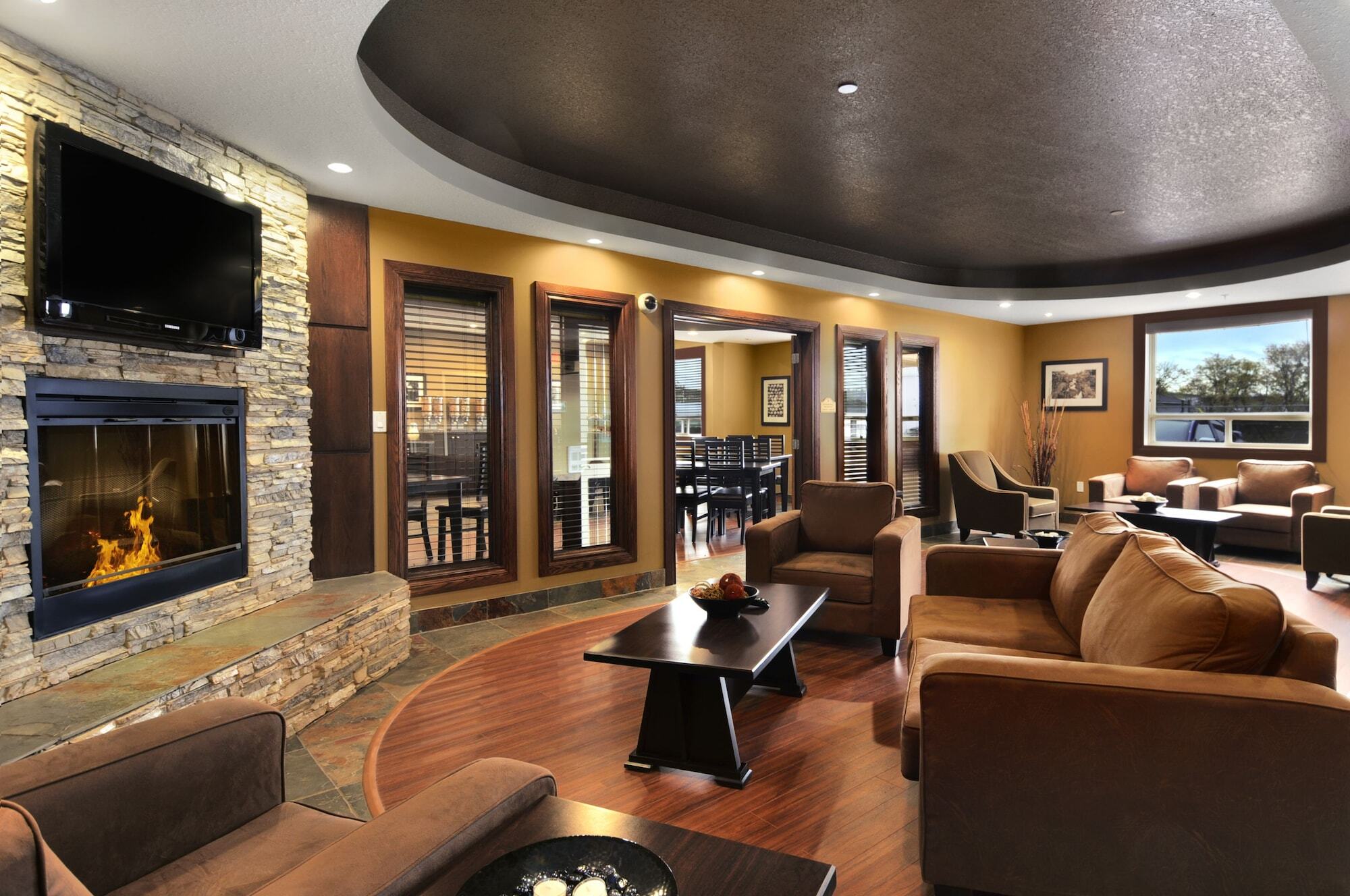 Ramada By Wyndham Cold Lake Esterno foto