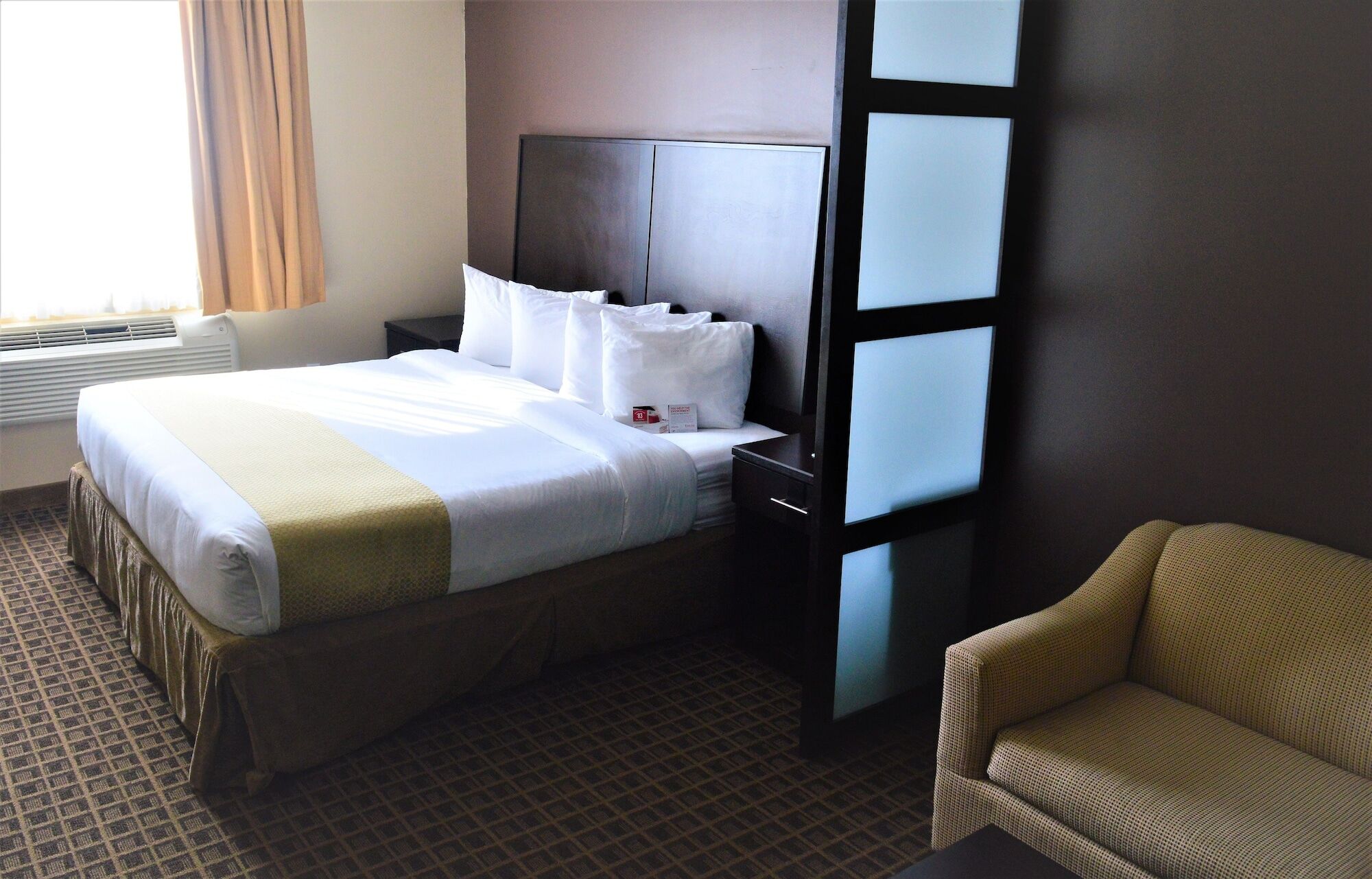 Ramada By Wyndham Cold Lake Esterno foto