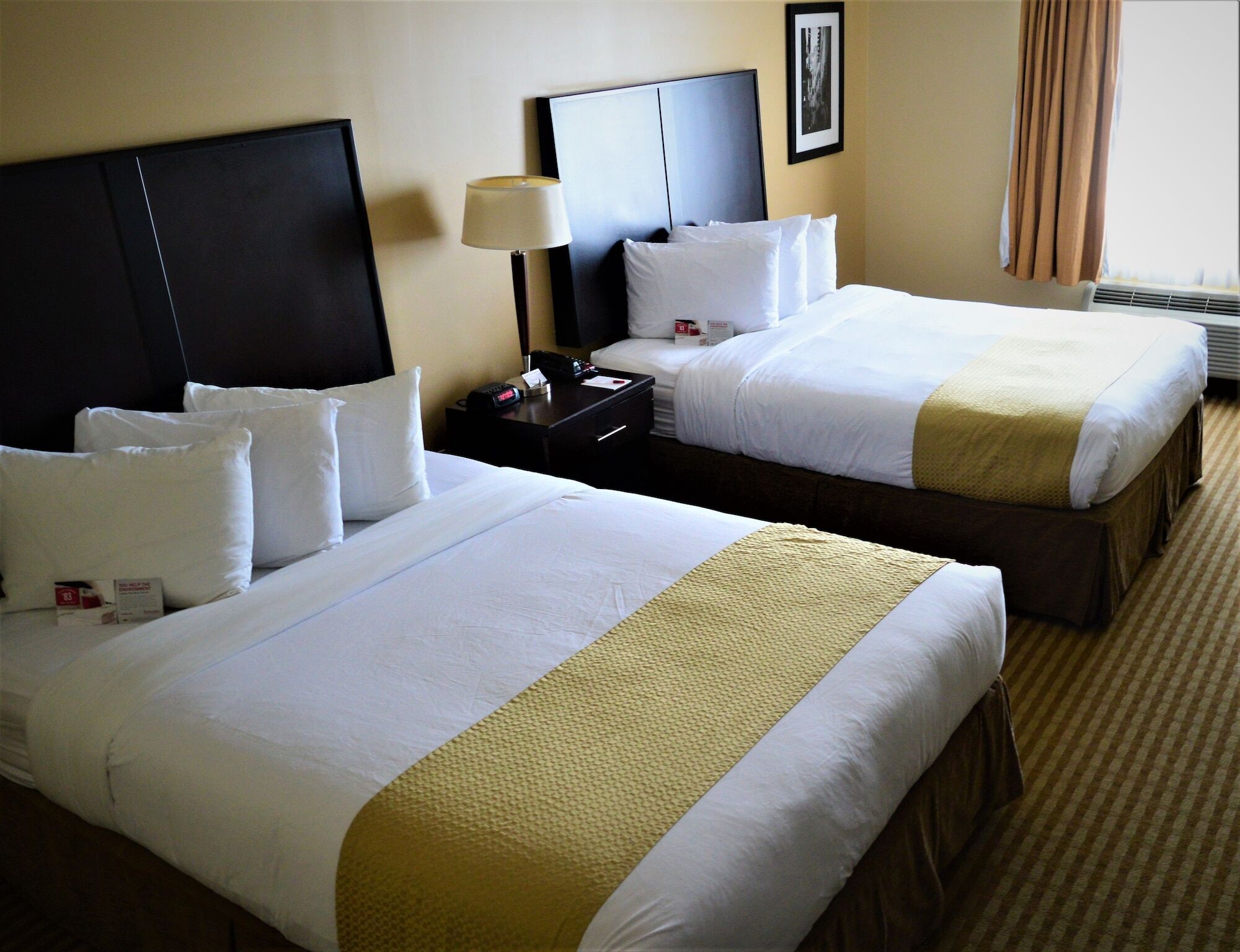 Ramada By Wyndham Cold Lake Esterno foto