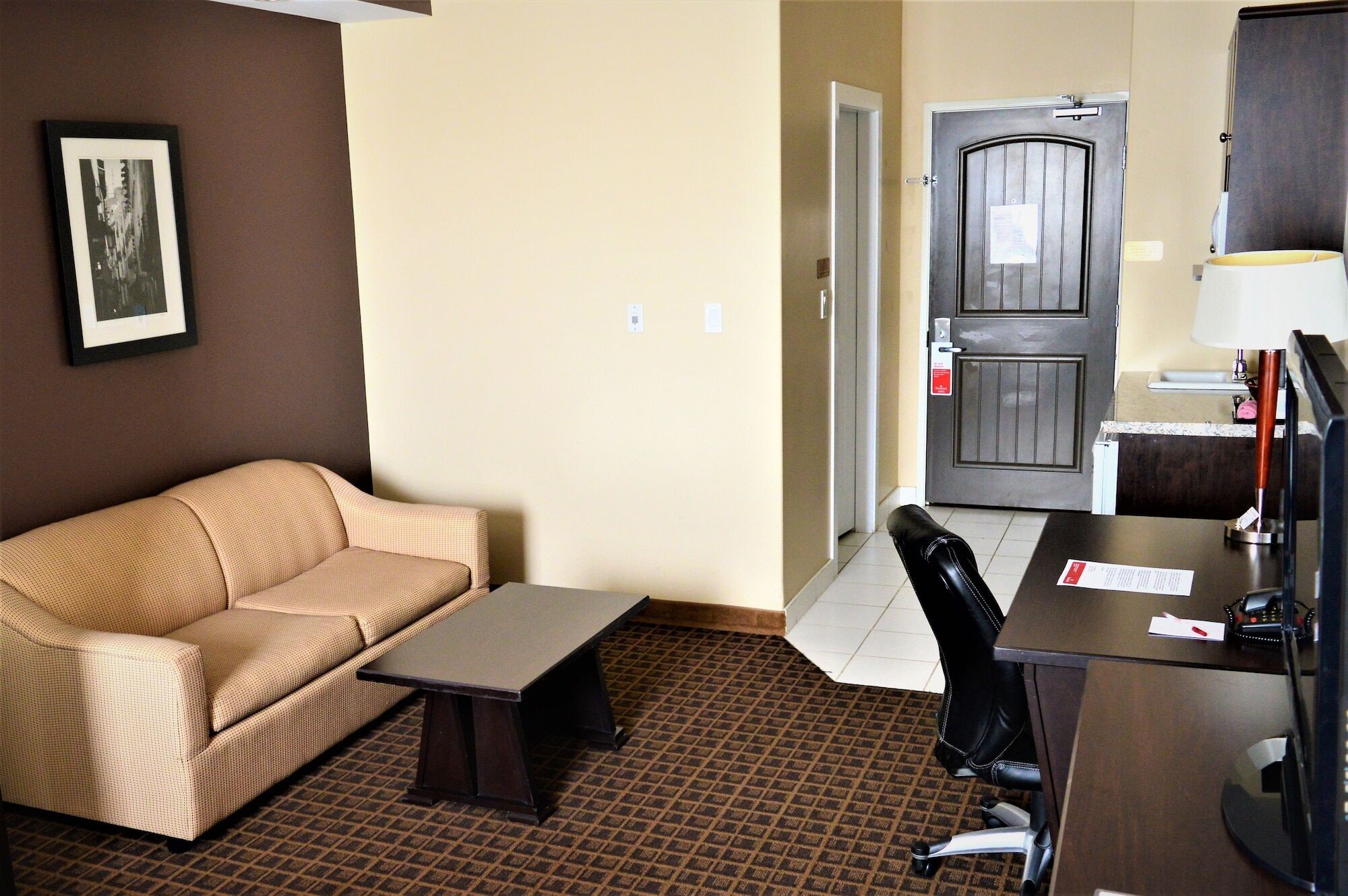 Ramada By Wyndham Cold Lake Esterno foto