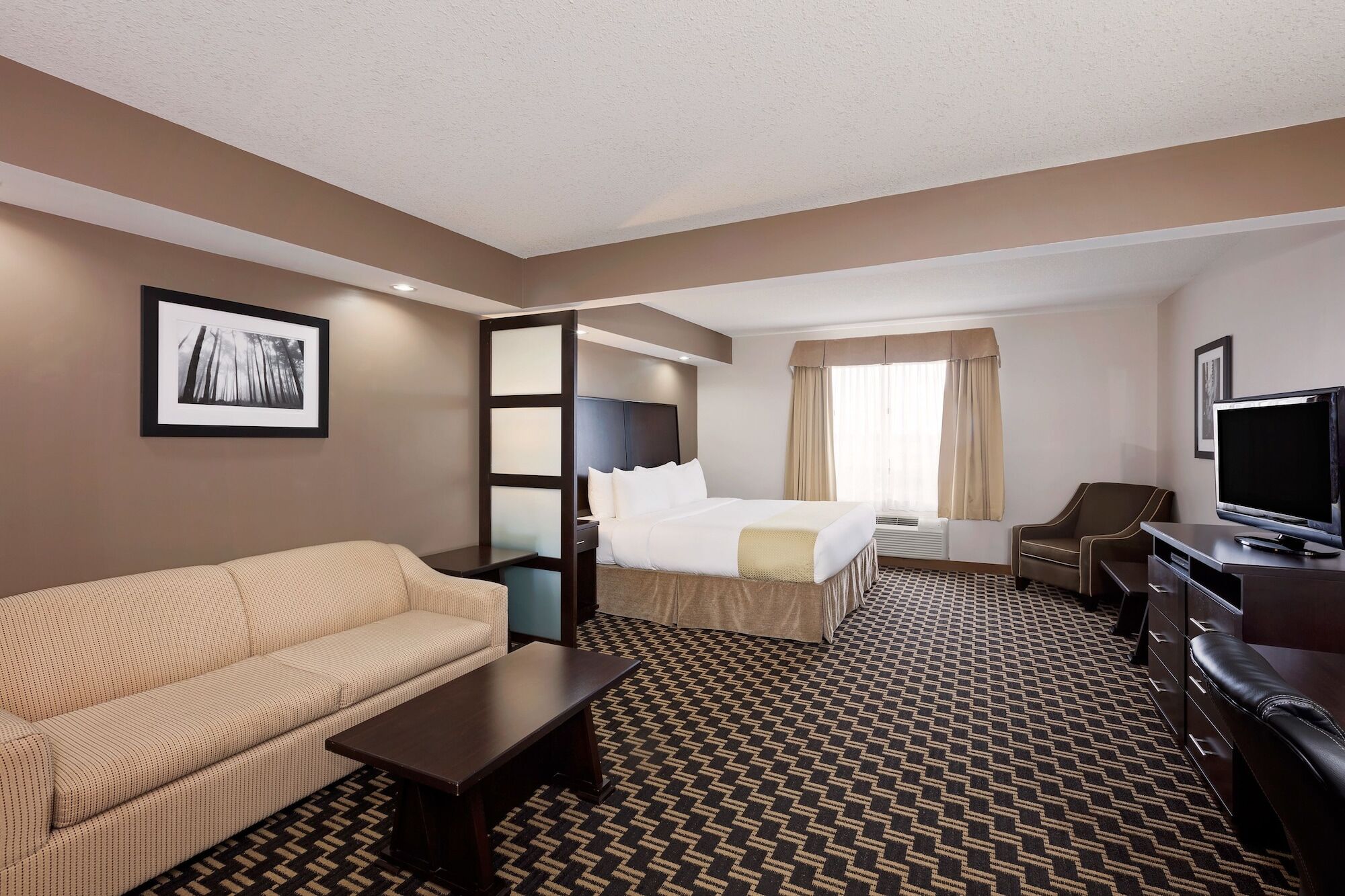 Ramada By Wyndham Cold Lake Esterno foto