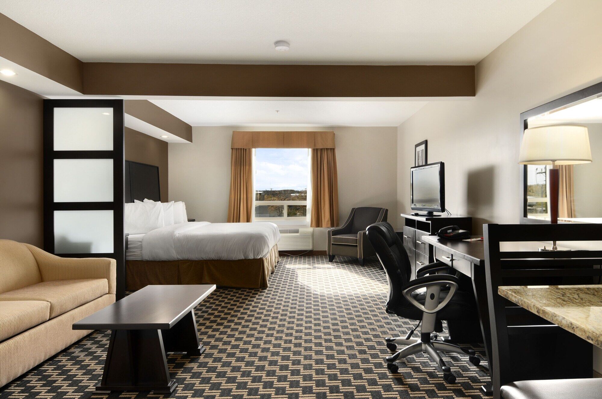 Ramada By Wyndham Cold Lake Esterno foto